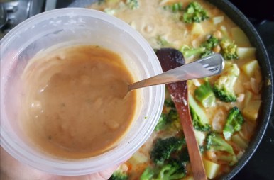 sos-orzechowo-kokosowy